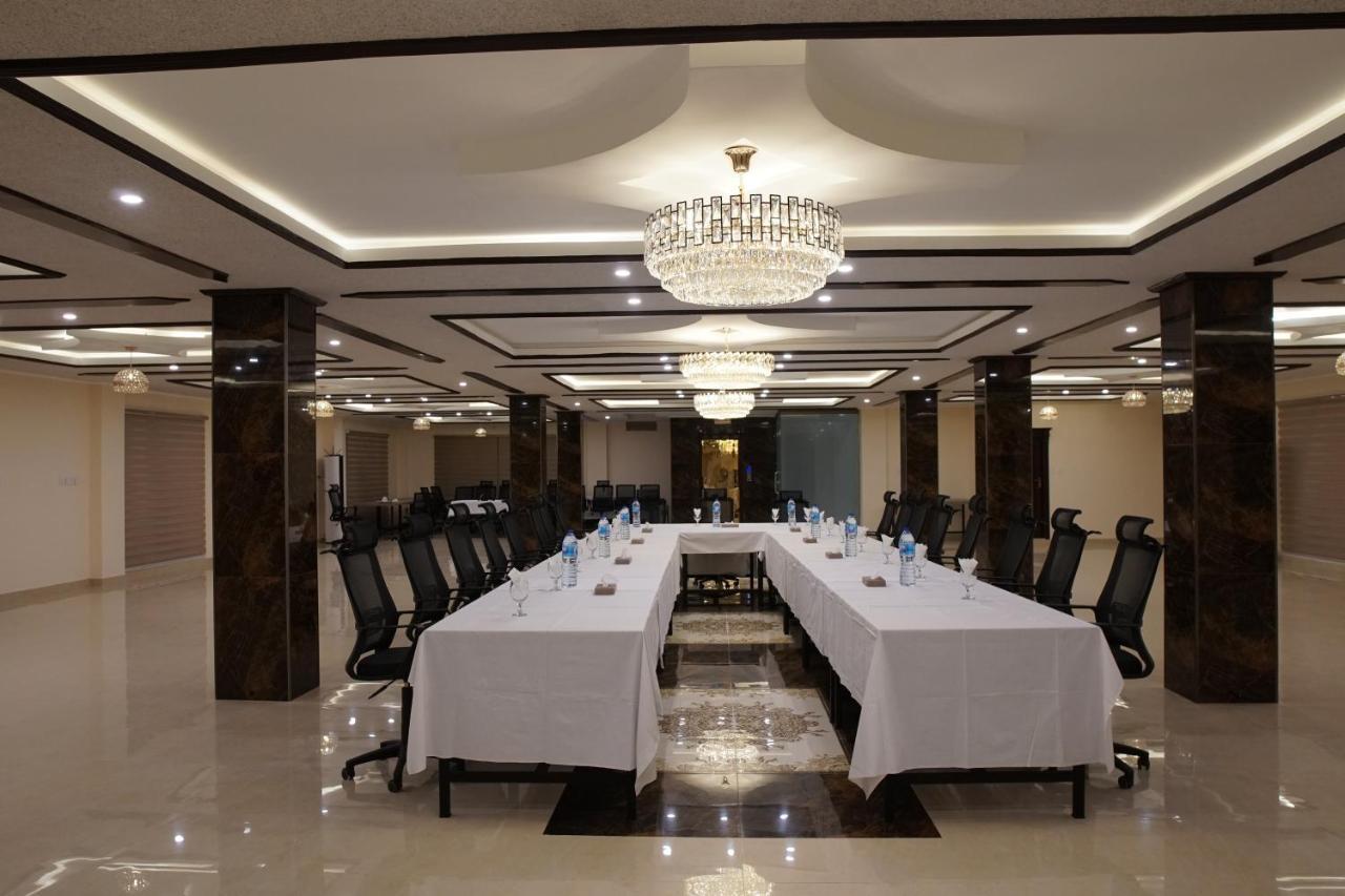 Swat Palace Hotel By Northin Mam Derai Экстерьер фото