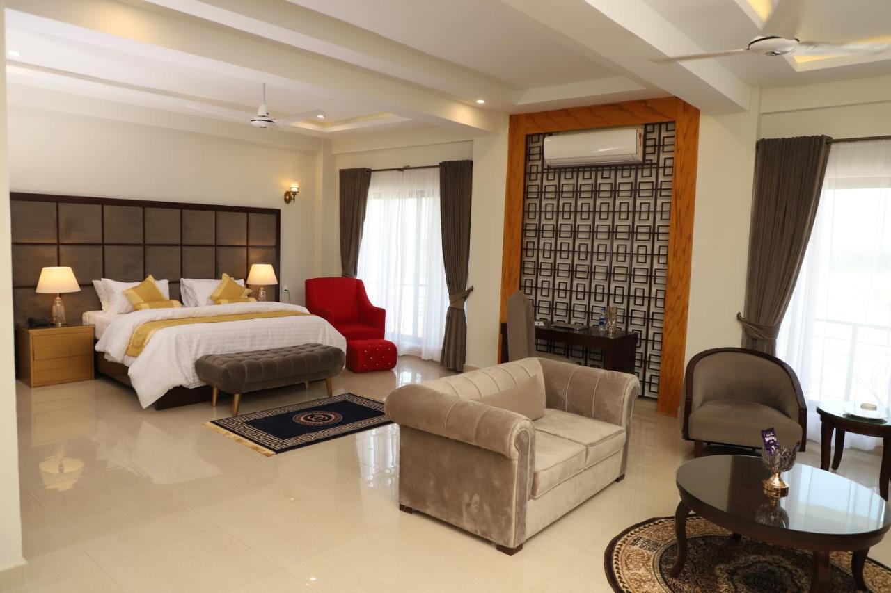 Swat Palace Hotel By Northin Mam Derai Экстерьер фото